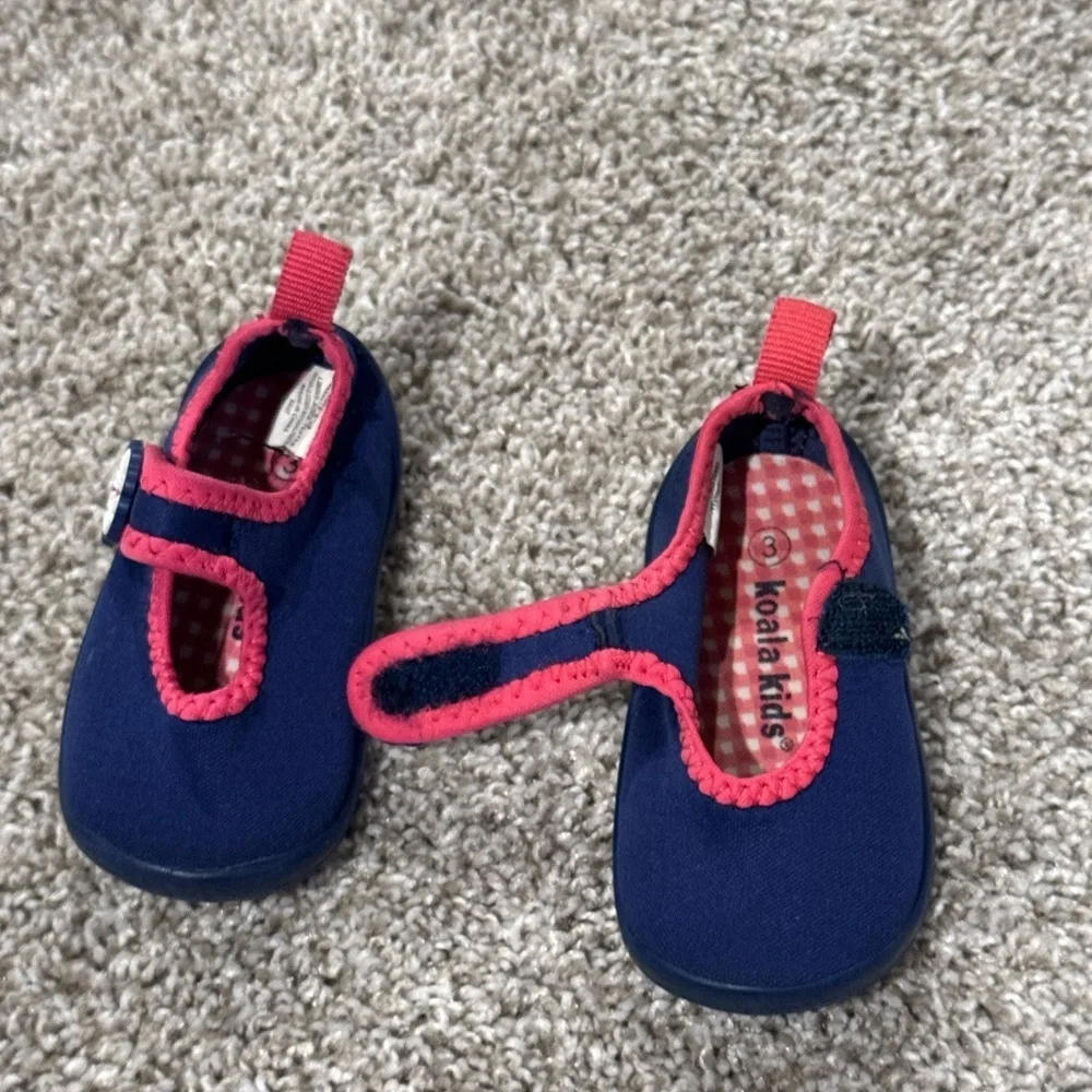 Koala kids baby toddler water shoes slip on neoprene water shoes velcro size 3